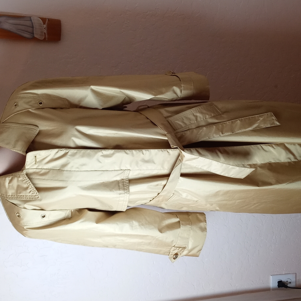 J. Gallery Petite Woman's Vintage Raincoat